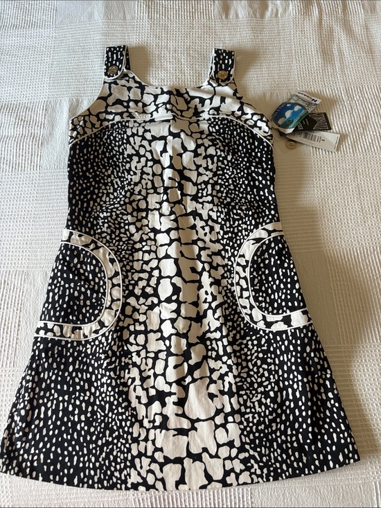 Peter Nygard Dresses & Skirts - Women’s Nygard BNWT Dress - Size 6